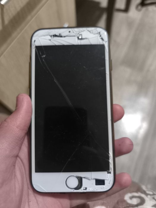 Айфон 6s на запчасти включается без айклауда есть ещё запчасти пишите