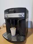 Espressor / aparat de cafea Delonghi Magnifica esam3000