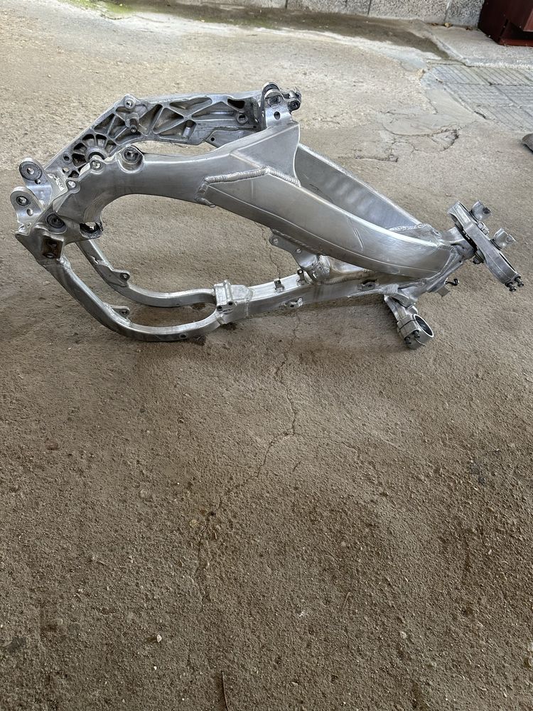 Рамка за CRF 450 2005/части към нея!