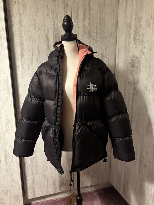 vand geaca stussy noua