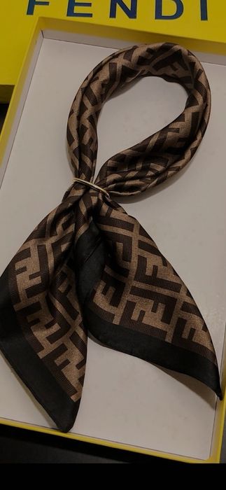 Eșarfă Fendi model 2026, 100% mătase, 90×90cm