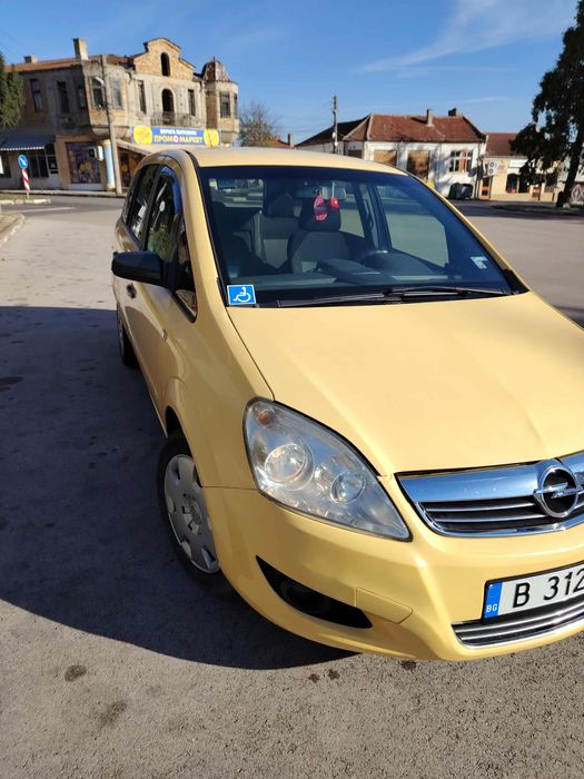 Продавам Опел Зафира Б