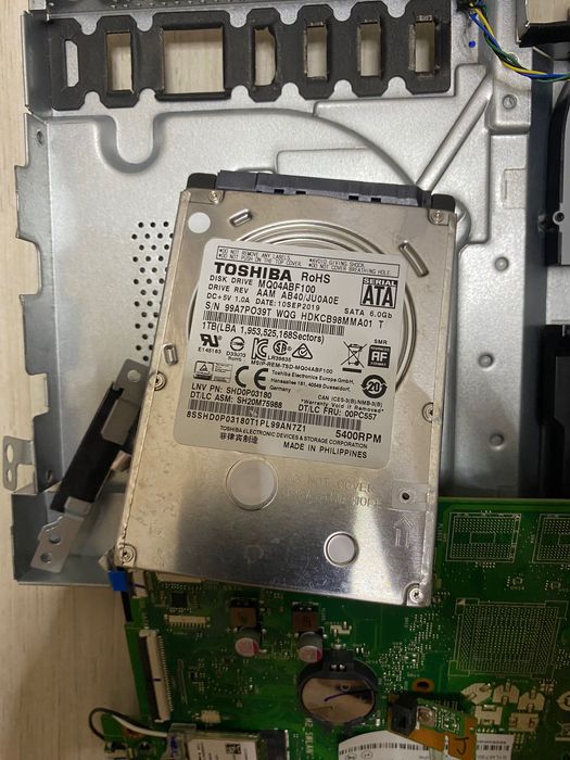Почти новый Моноблок без корпус и экран сломан i3 8100