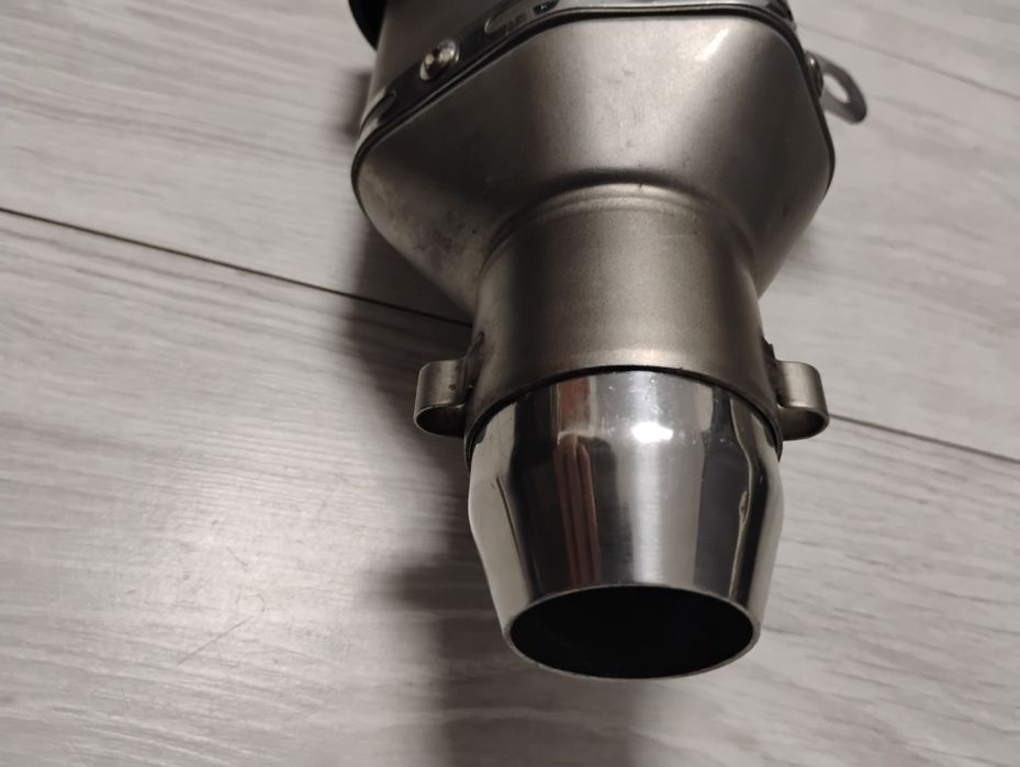 Toba finala universală akrapovik