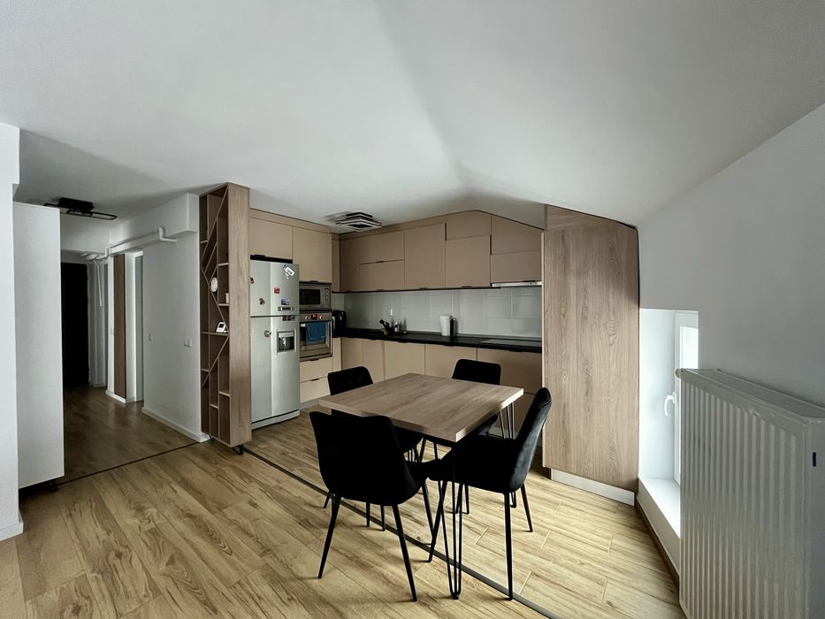 Mutare rapida apartament de vanzare 3 camere, pod, 4 locuri de parcare