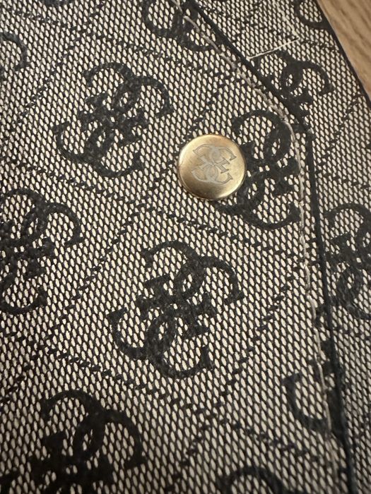 Geanta Guess model cu portofel