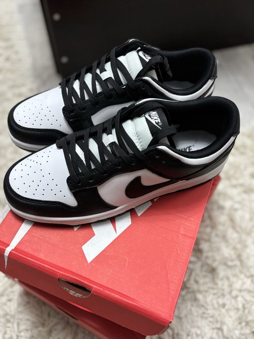Nike dunk panda.