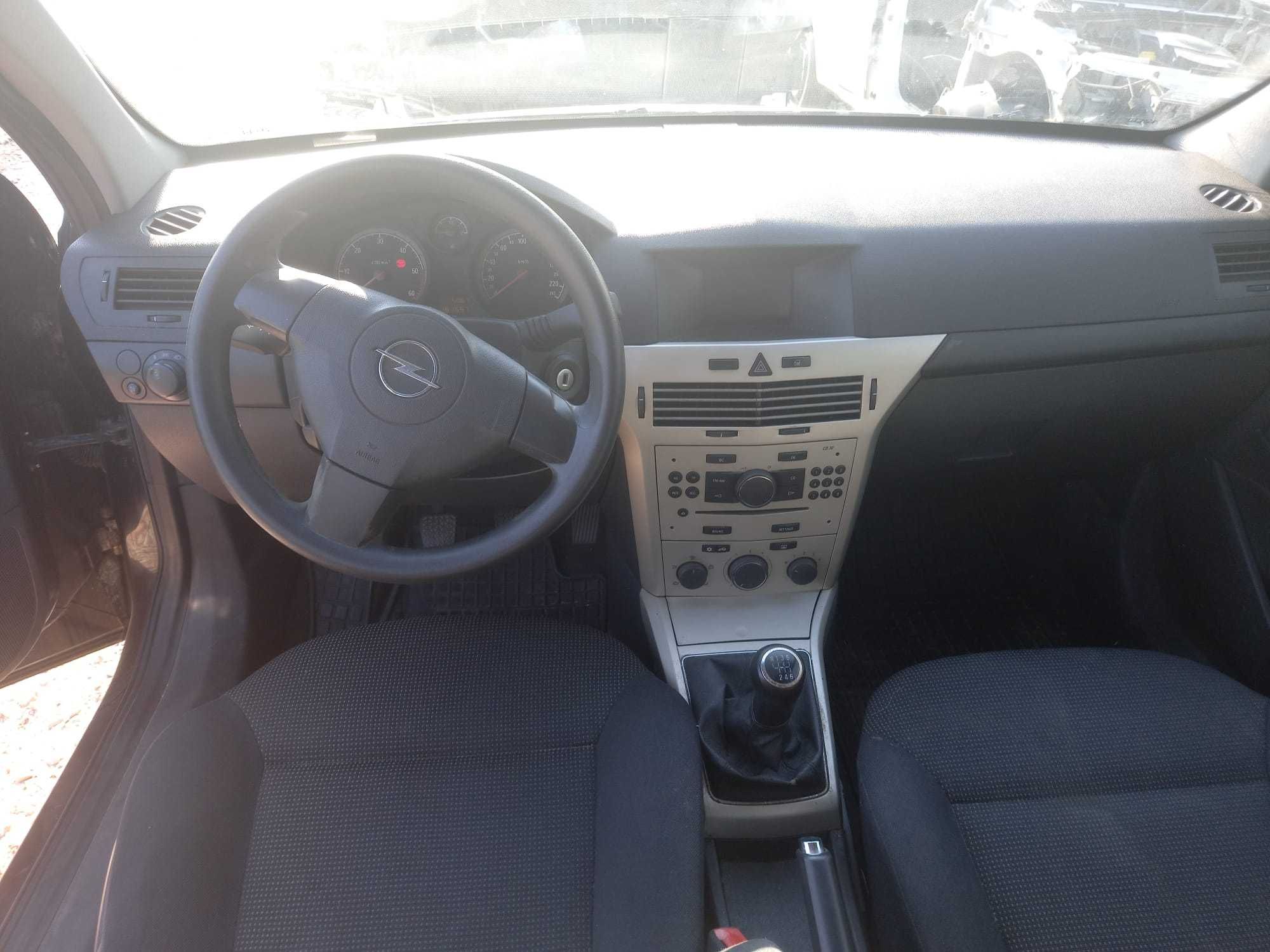 Dezmembrez Autoturism Opel Astra H