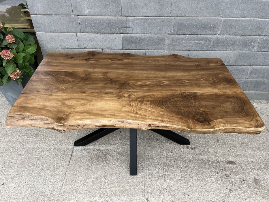 Трапезна маса от масив орех