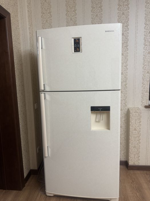 Продам срочно холодильник , работает замечательно