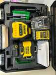 Dewalt DCE089D1G18 - Nivela laser cu linii, 35 m,3 linii laser, -P-