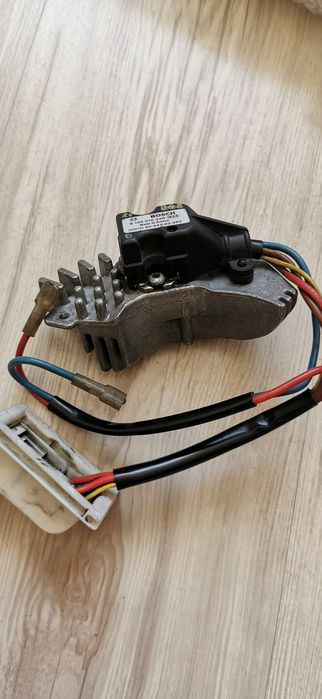 Продавам регулатор за парно на Мерцедес