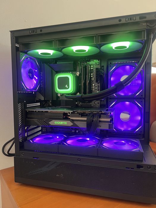 PC gaming - Ryzen 5 7600X, DDR5, 32GB, 1TB SSD fata placa video
