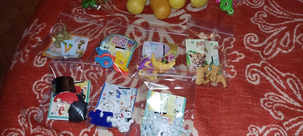 Киндер играчки от серията еднорози!Kinder eggs!