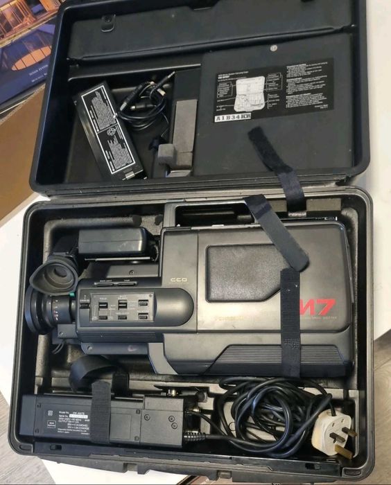 Panasonic MV-M7 VHS видео камера с абсолютно всички аксесоари отлична