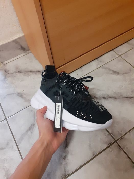 Versace chain reaction Black and White