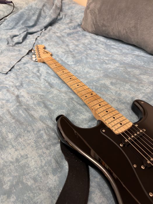 Squier Sonic Stratocaster HSS mn black