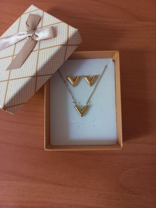 Продам колье с сережками