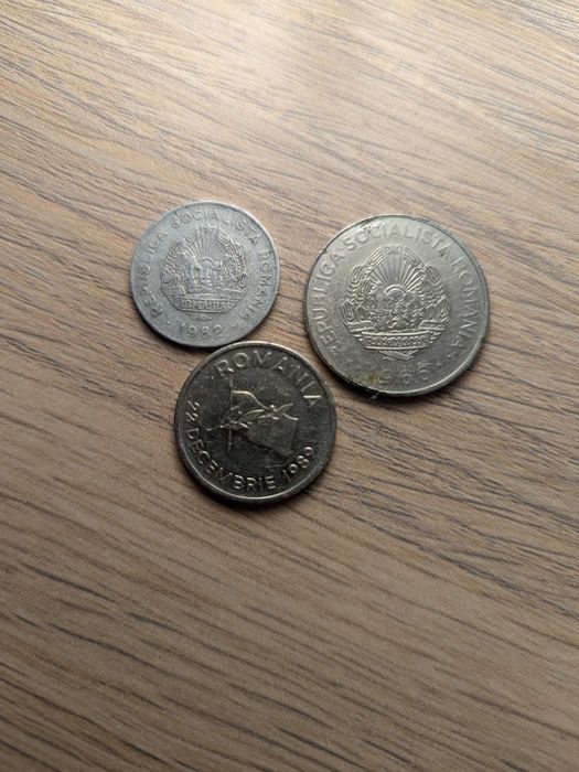 3 monede vechi: 10 lei din 1991, 3 lei din 1966, 25 bani din 1982