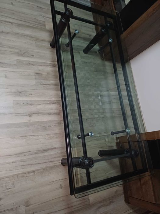 Masa cu cadru metalic si blat sticla securizata