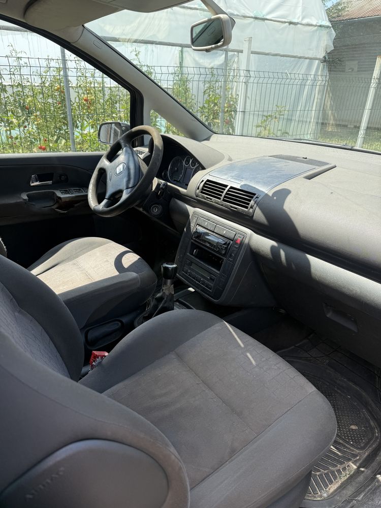 Masina Seat Alhambra