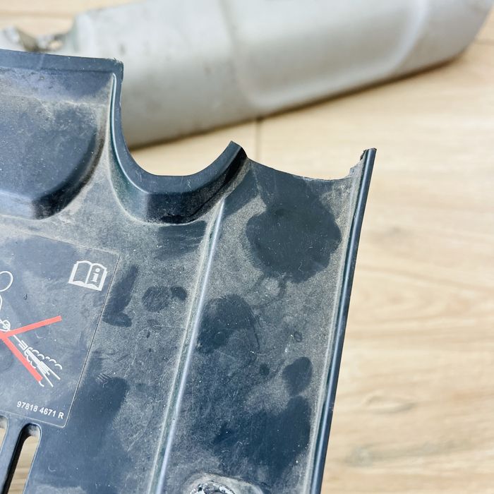 Masca intre faruri dacia sandero 2 facelift