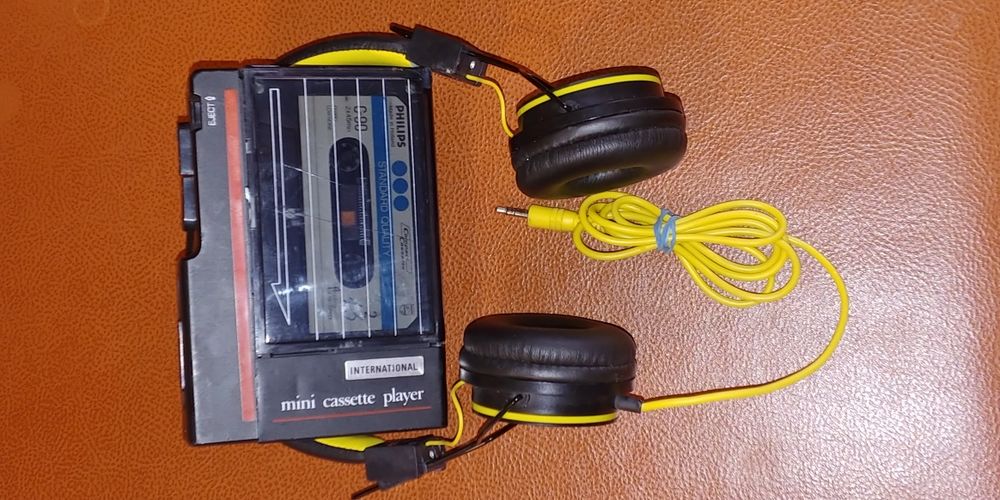 Walkman cu casti stereo
