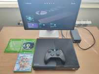 Xbox One със джойстик, кабели и две игри