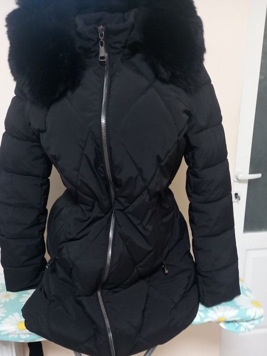 Geaca imblanita cu gluga detasabila