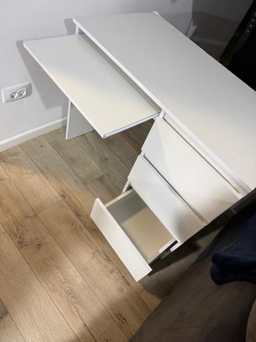 birou alb achizitionat luna noiembrie nefolosit