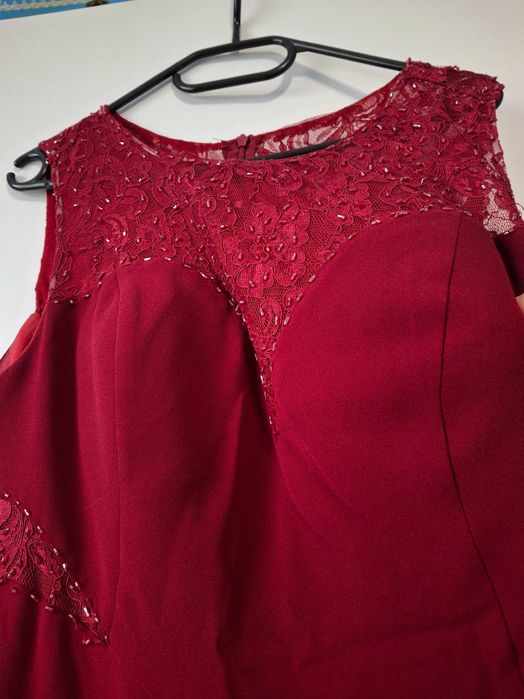 Официална рокля цвят бордо