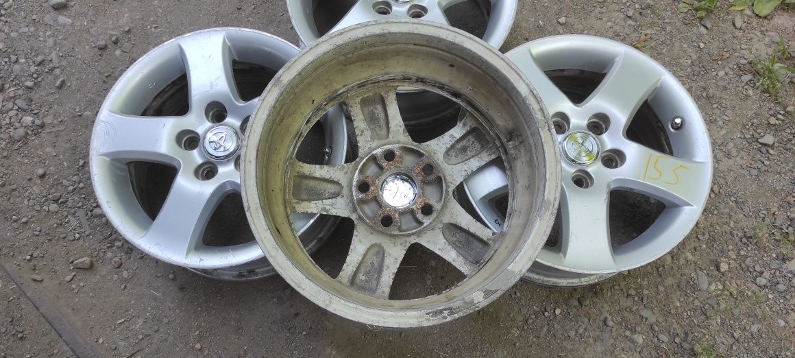 Комплект оригинальных дисков R16. Toyota Camry