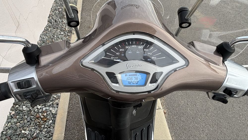 Vespa primavera piaggio scuter