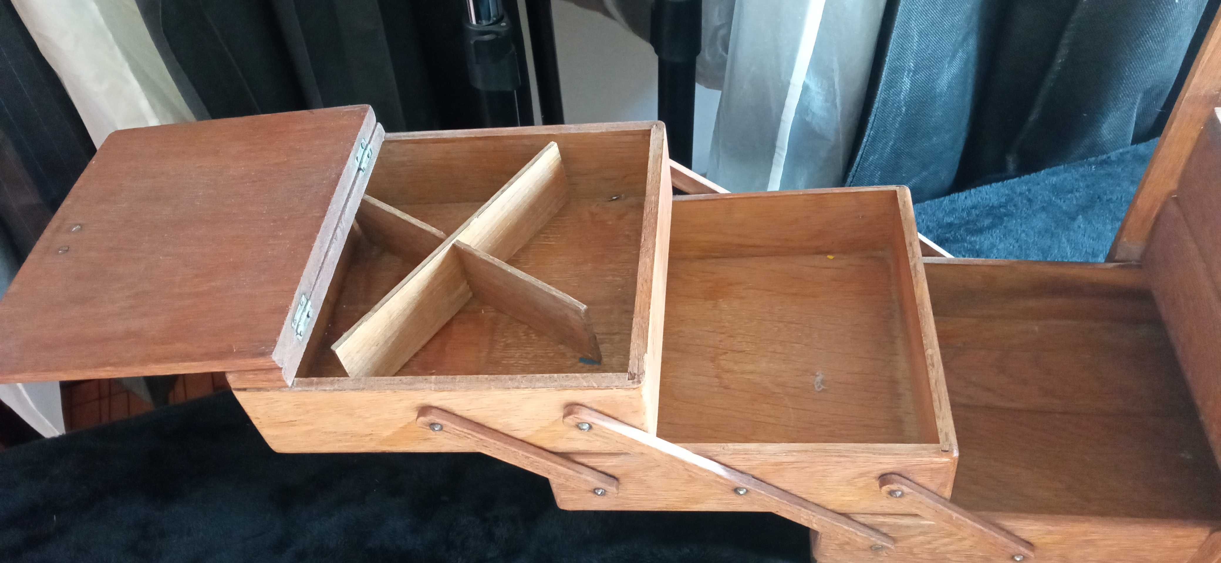 Cutie veche din lemn