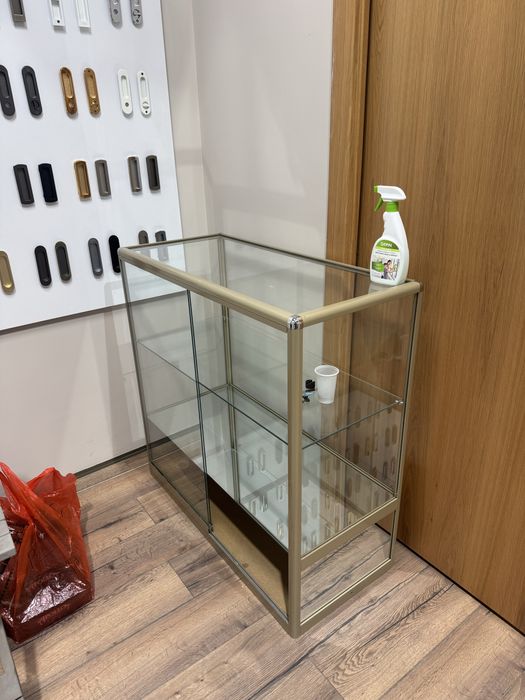 Стеклянная витрина