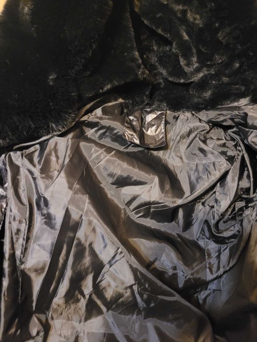 Geacă lungă marimea corespunde L