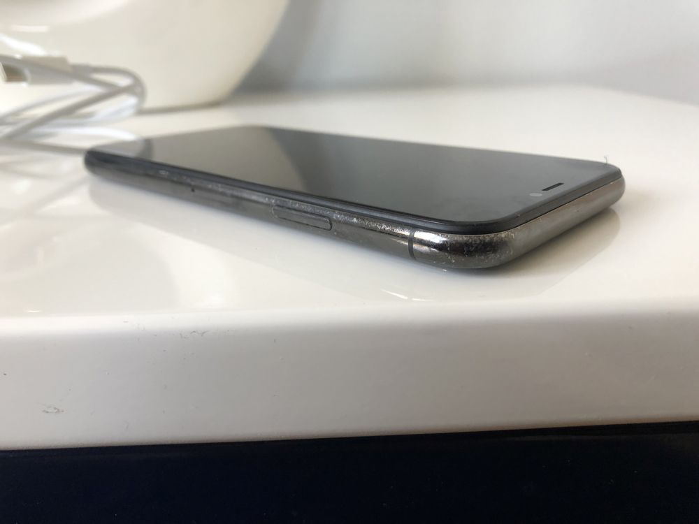 iphone X черен/Black 100 % батерия 64 GB плюс кейс по избор