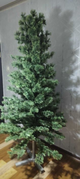 Продаю ёлку Б/у 2 M  то что на фото.