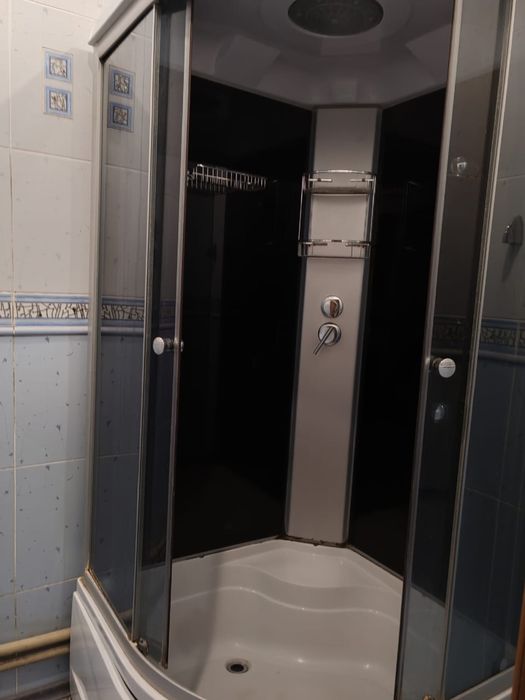 Продам Душевую кабину. 30 000. Демонтаж и самовывоз. р-н маг. Экспресс