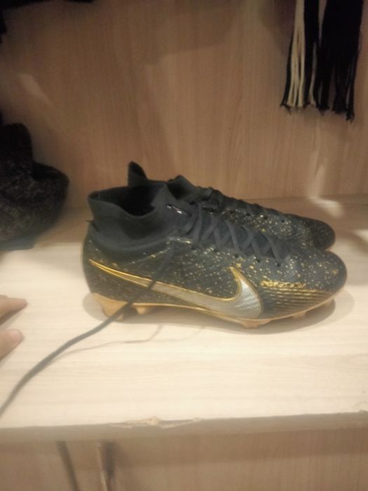 Продам футбольные бутсы 37размер