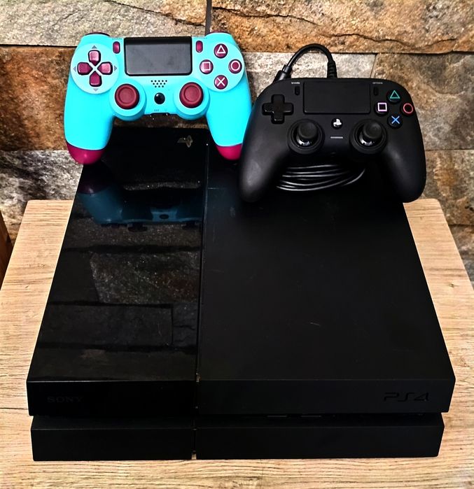 Ps4/Playstation 4 Phat 750 GB HDD cu peste 20 jocuri+2 Manete