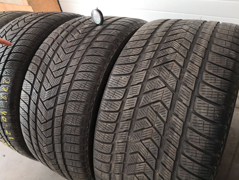 305 35 21 цола задни гуми  Pirelli