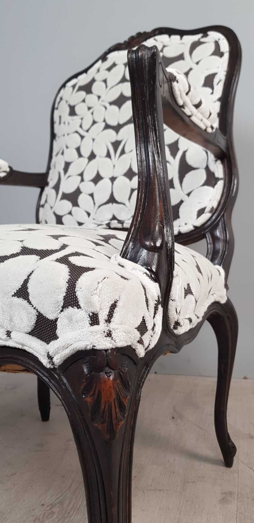 Антикварно кресло обновено с текстил FENDI CASA