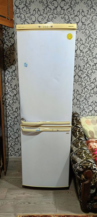 Холодильник Samsung