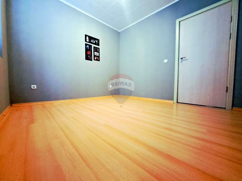 Продава се Тристаен апартамент в Варна, Възраждане 1 - 94 кв.м за 1649 €/кв.м - Снимка #9