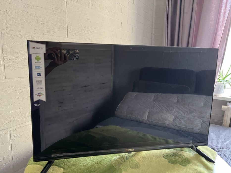 Продам телевизор смарт тв FOX экран сломан формат экрана 16:9