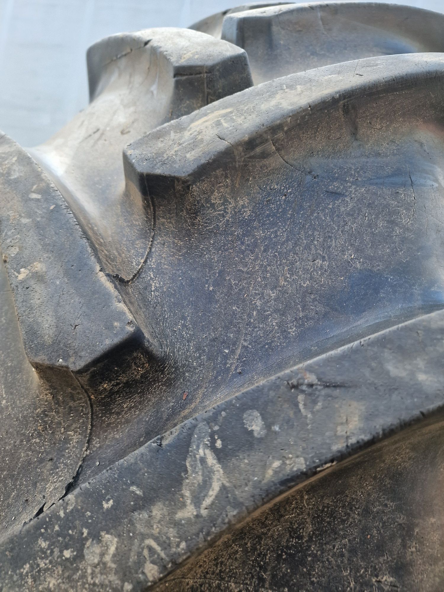 Anvelopă AGRI 16.9R38 (420/85R38) marca Continental