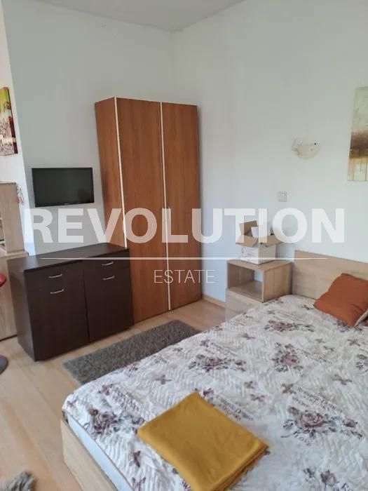 Дава се под наем Едностаен апартамент в Варна, Център - 40 кв.м за 325 € - Снимка #1