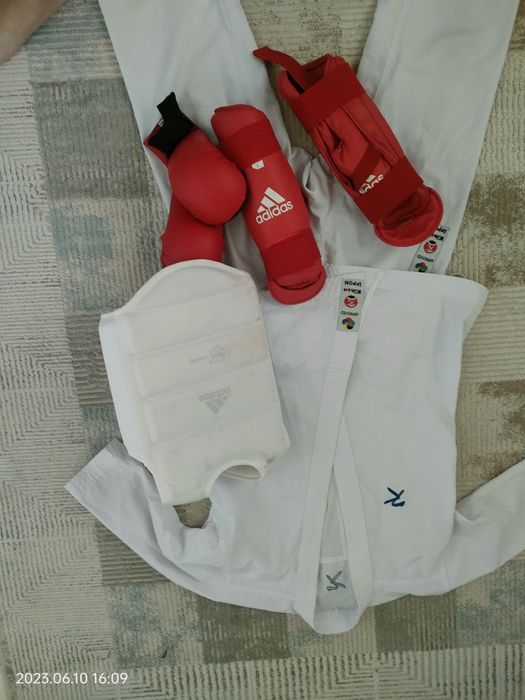 Каратэ формасы сатылады.