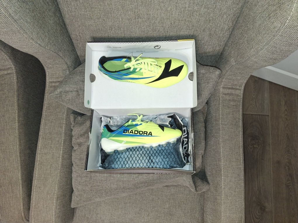 Футболни обувки DIADORA